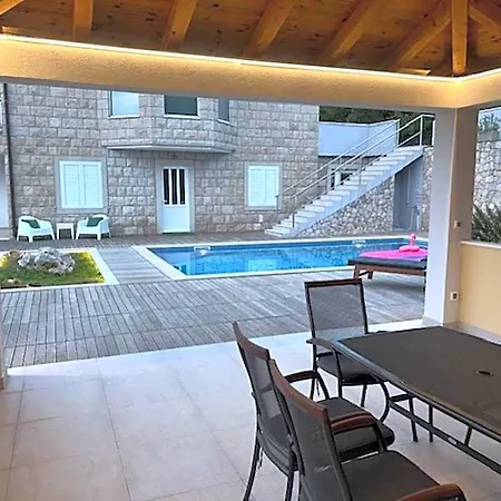 Oasis Cypress Hotel Čilipi