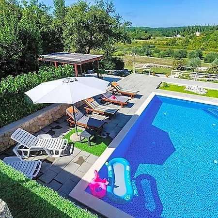 Hotel Oasis Cypress 3*